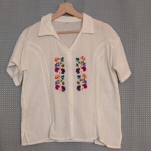 🎵 Embroidered Top 🎵